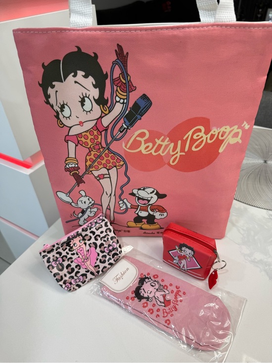 Betty Boop Accessories - Betty Boop Pink Character Tote with Pink and Red Accessories new